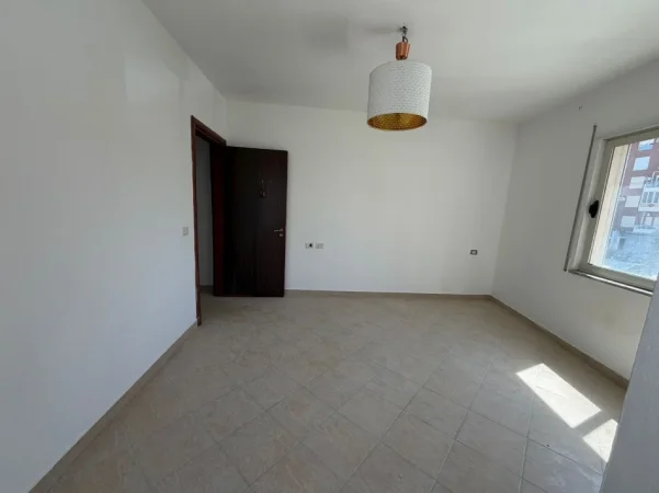 Tirane, shes apartament 2+1+Ballkon Kati 2, 114 m² 235.000 € (Rr. Jordan Misja prane Gener 2)