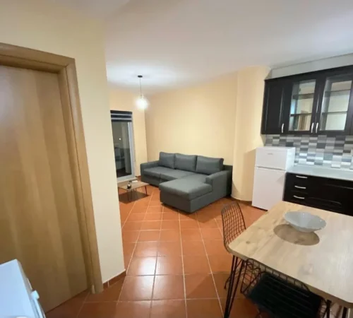 Tirane, jepet me qera apartament 1+1+Ballkon Kati 3, 67 m² 450 € 