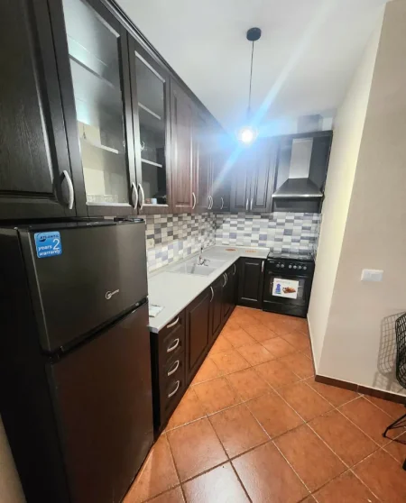 Tirane, jepet me qera apartament 1+1+Ballkon Kati 3, 67 m² 450 € 