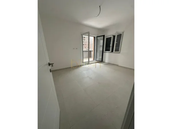 Tirane, jepet me qera , 105 m² (Bulevardi i ri)