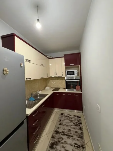 Tirane, jepet me qera apartament 1+1+Ballkon Kati 5, 58 m² 400 € 