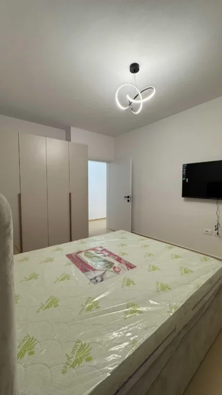 Tirane, jepet me qera apartament 2+1 Kati 7, 101 m² 700 € (KOMPLEKSI STAR)