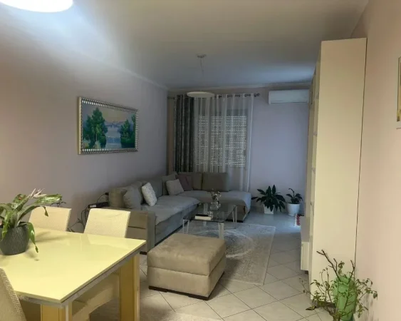 Tirane, jepet me qera apartament 1+1+Aneks+Ballkon Kati 8, 64 m² 450 € (kashar)