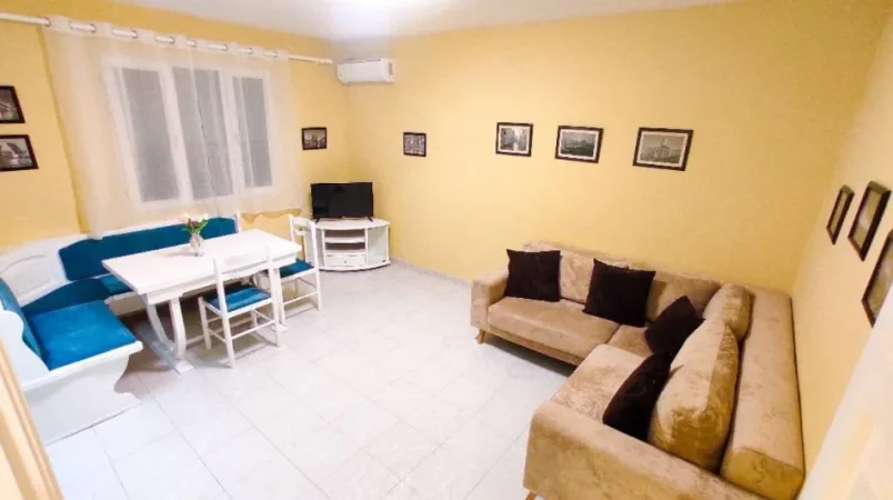Tirane, shes apartament 1+1+Ballkon Kati 5, 60 m² 98.000 € (Laprake te Kupola)