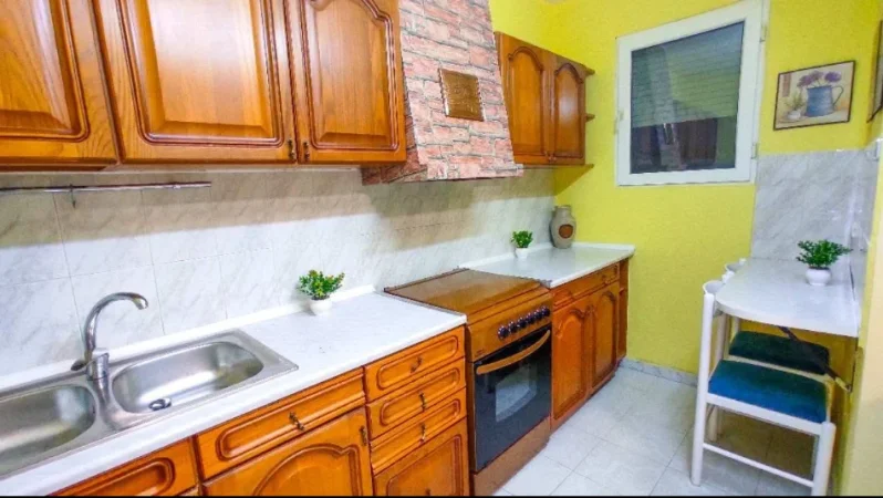 Tirane, shes apartament 1+1+Ballkon Kati 5, 60 m² 98.000 € (Laprake te Kupola)