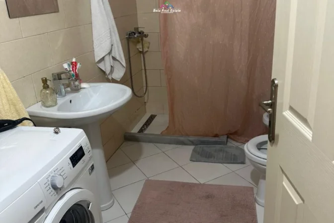 Tirane, jepet me qera apartament 1+1 Kati 8, 65 m² 470 € (Rruga Loni Ligori)