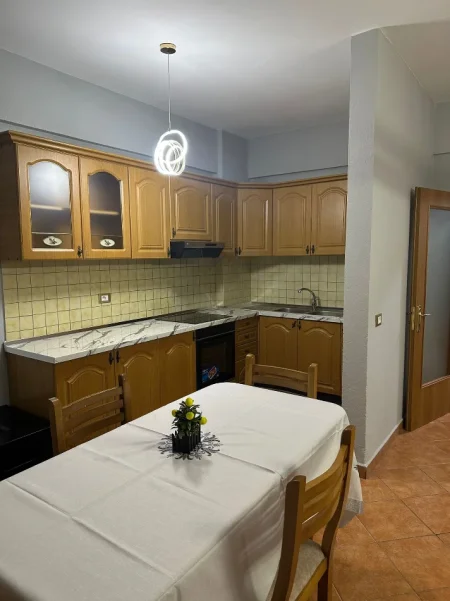 Tirane, jepet me qera apartament 2+1+Aneks+Ballkon Kati 5, 100 m² 650 € (Rruga Myslym Shyri , mbrapa Pasticeri Someg)