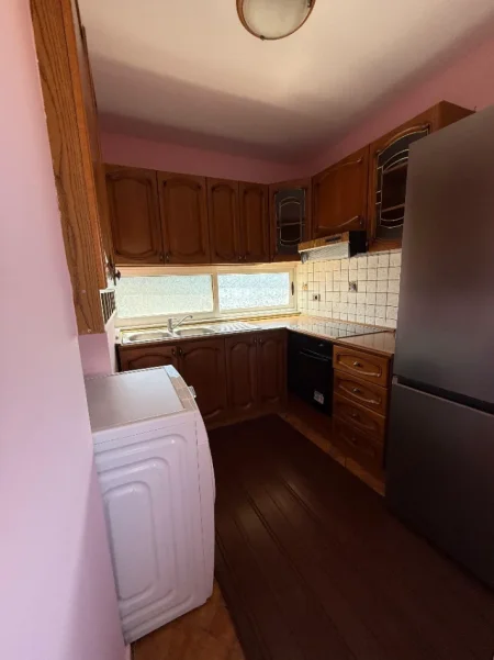 Tirane, jepet me qera apartament 3+1 Kati 3, 85 m² 580 € (Rruga Xhanfize Keko)