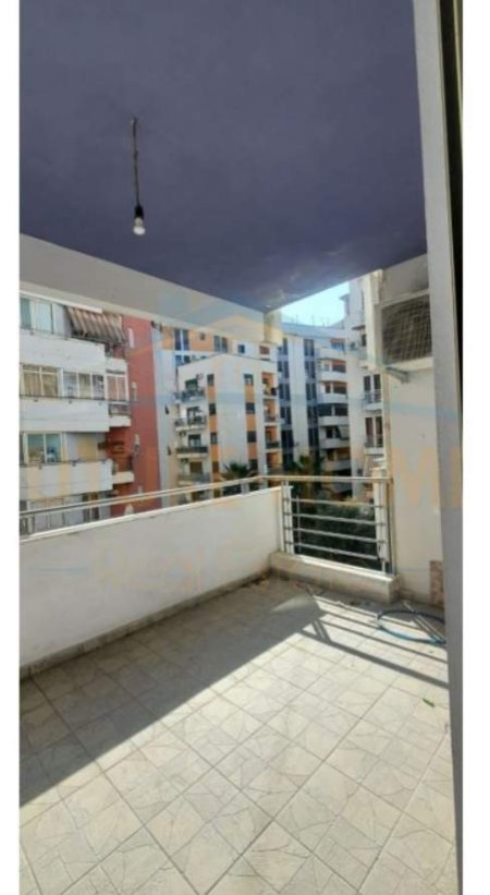 Tirane, shitet apartament 2+1 Kati 3, 90 m² 85.000 Euro (Rruga e  Teleferikut)