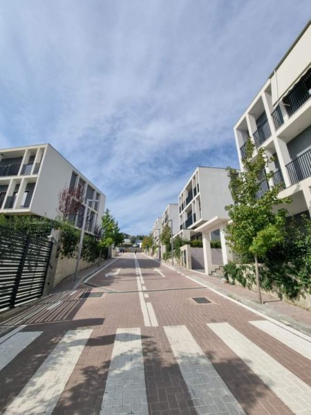 Tirane, shitet apartament 2+1 Kati 2, 128 m² 217.600  (Farke)