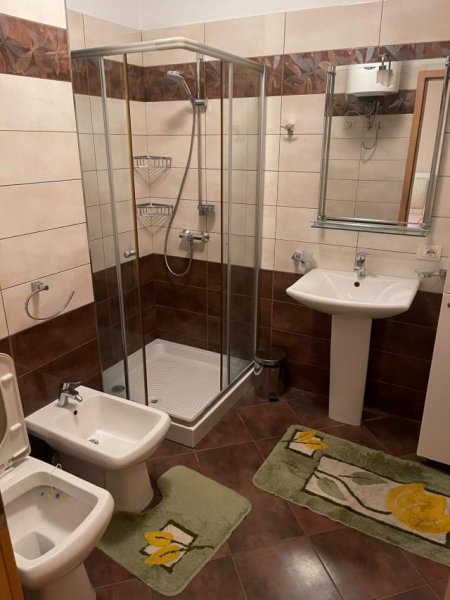 Tirane, jepet me qera apartament 2+1+BLK Kati 5, 115 m² 800 Euro (prane ATSH)