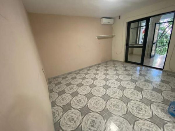 Tirane, shes apartament 2+1 Kati 3, 85 m² 120.000 Euro (rruga e kavajes)