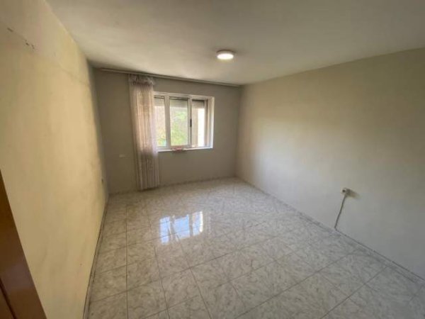 Tirane, shes apartament 2+1 Kati 3, 85 m² 120.000 Euro (rruga e kavajes)