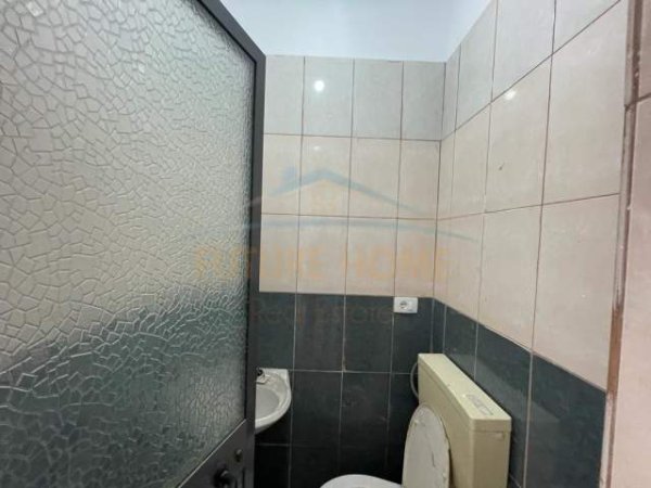 Tirane, shitet ambjent biznesi Kati 0, 151 m² 226.500 Euro (Stacioni i Trenit)