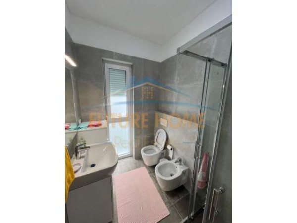 Tirane, jepet me qera apartament 2+1+BLK Kati 3, 87 m² 850 Euro (Liqeni i That)