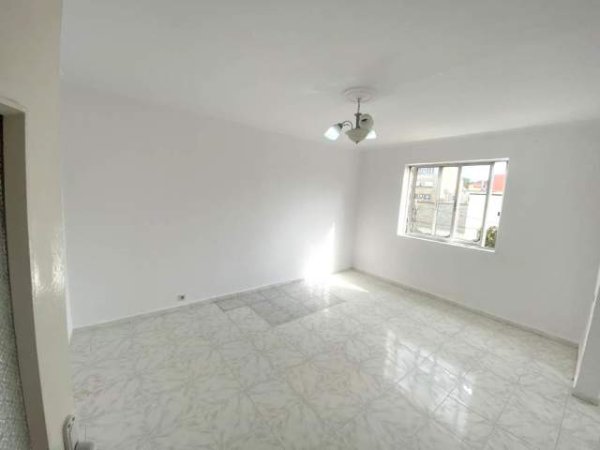 Tirane, shes apartament 1+1 54 m² 66.000 Euro (Shkolla e Bashkuar)