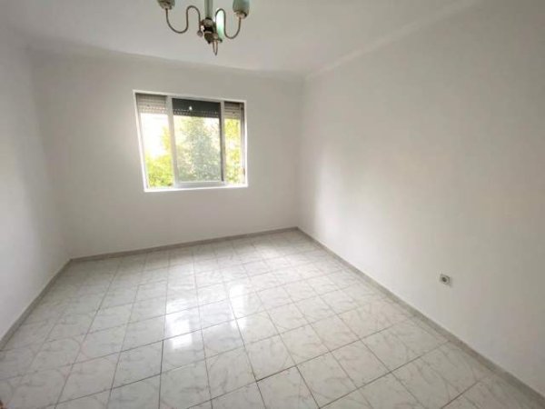 Tirane, shes apartament 1+1 54 m² 66.000 Euro (Shkolla e Bashkuar)