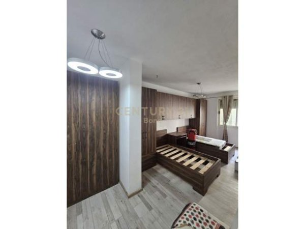 Tirane, shitet apartament 90 m² 88.000 Euro (fresku)