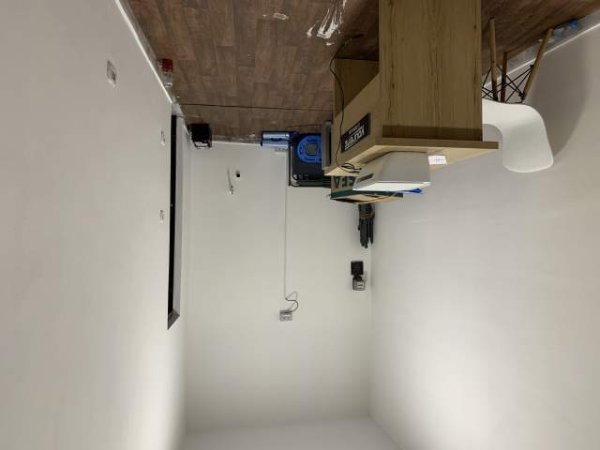 Tirane, jepet me qera dhome 1 Katshe Kati 0, 18 m² 150 Euro (Rruga e dibres)