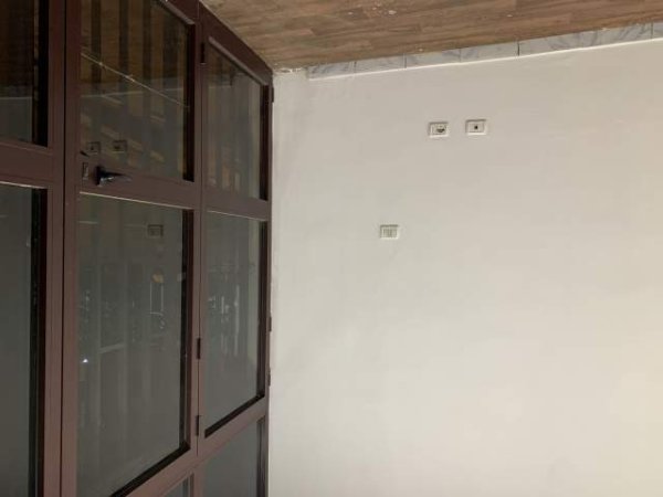 Tirane, jepet me qera dhome 1 Katshe Kati 0, 18 m² 150 Euro (Rruga e dibres)