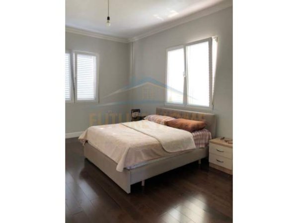 Tirane, jepet me qera apartament 2+1 Kati 2, 100 m² 600 Euro (Pjeter Budi)