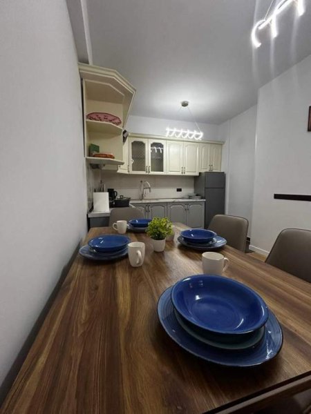 Tirane, jepet me qera apartament 2+1+A Kati 2, 96 m² 800 Euro (Myslym Shyri)