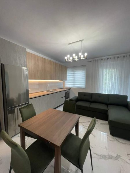 Tirane, jepet me qera apartament 2+1 Kati 4, 71 m² 600 Euro (Liqeni Thate)