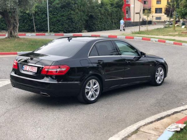 Tirane, shes makine Mercedes-Benz e-class bluefficence avangarde Viti 2012,