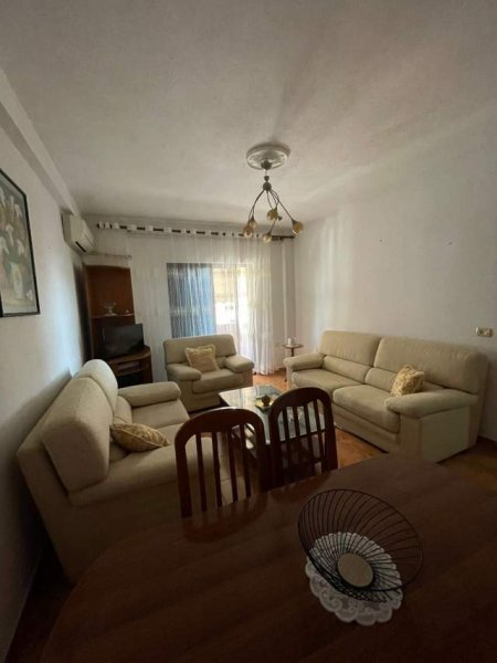 Durres, jepet me qera apartament 1+1 Kati 8, 60 m² 25.000 Leke (Rruga Pavaresia)