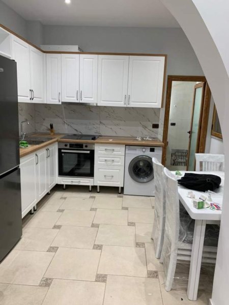 Tirane, jepet me qera apartament 1+1+A+BLK Kati 2, 76 m² 45.000 Leke (Rruga Kristaq Kapo)