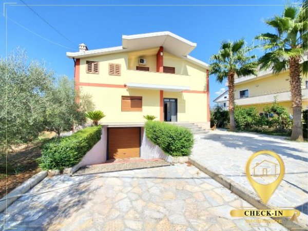 Tirane, jepet me qera Vile 2 Katshe Kati 0, 350 m² 1.100 Euro (Kamez)