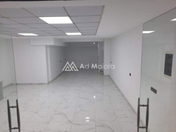 Durres, jepet me qera ambjent biznesi 63 m² 500 Euro (prane markates Durres)