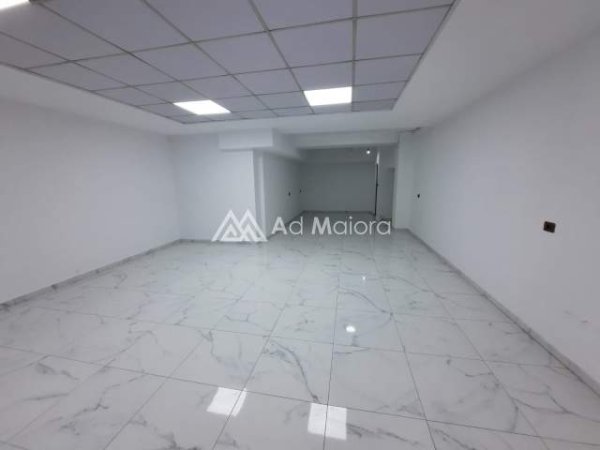 Durres, jepet me qera ambjent biznesi 63 m² 500 Euro (prane markates Durres)