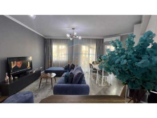 Tirane, shitet apartament Kati 8, 101 m² 160.000 Euro (Teodor Keko)