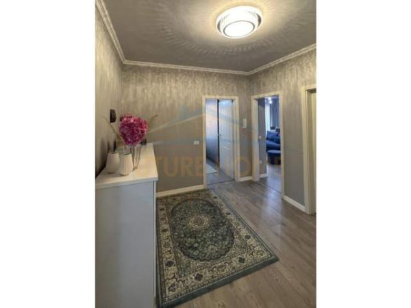 Tirane, jepet me qera apartament Kati 3, 165 m² 750 Euro (Rruga e Barrikadave)