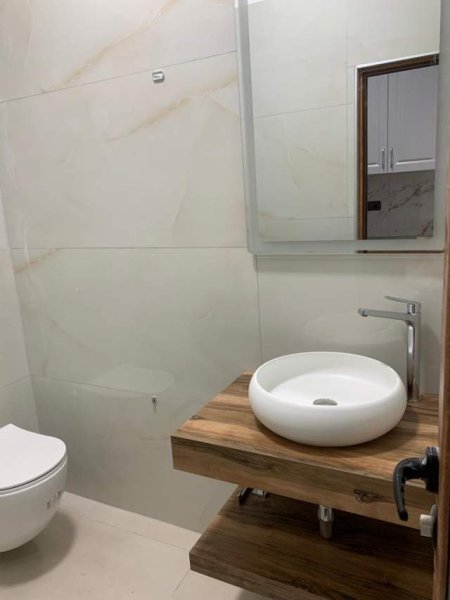 Tirane, jepet me qera apartament 1+1+BLK Kati 2, 61 m² 40.000 Leke (Rruga Kristaq Capo)