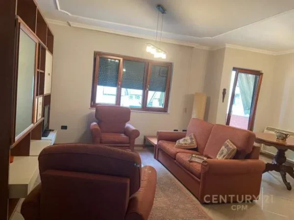 Tirane, jepet me qera apartament 2+1+BLK Kati 5, 120 m² 450 Euro (komuna parisit)