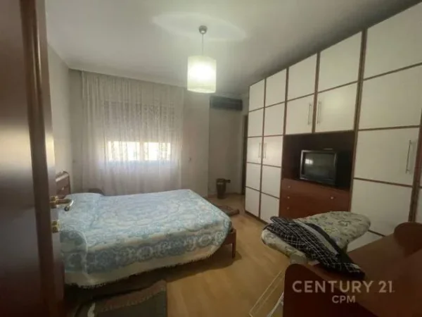 Tirane, jepet me qera apartament 2+1+BLK Kati 5, 120 m² 450 Euro (komuna parisit)