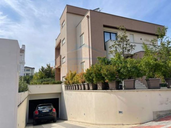 Tirane, jepet me qera Vile Kati 2, 800 m² 3.500  (TEG)