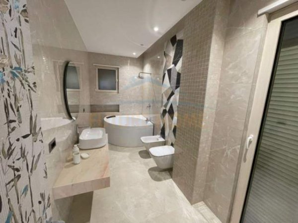 Tirane, jepet me qera Vile Kati 2, 800 m² 3.500  (TEG)