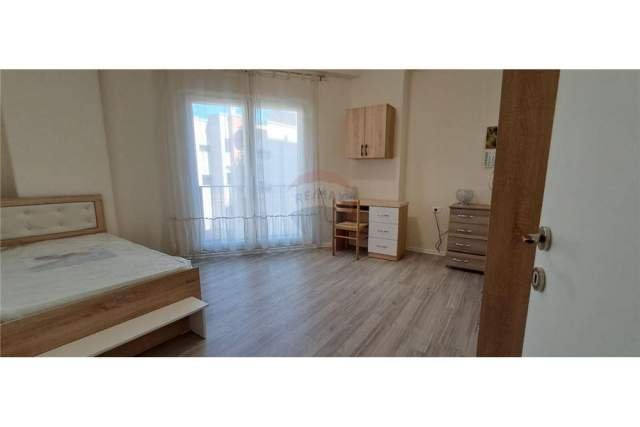 Tirane, jepet me qera apartament 2+1+BLK Kati 3, 115 m² 550 Euro (RRUGA DIBRES)