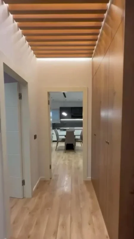 Tirane, jepet me qera apartament 3+1/ 2 poste parkimi  Kati 5, 108 m² 1.100 € (Fresku)