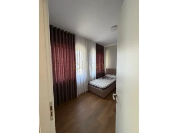 Tirane, jepet me qera 2+1 , 104 m² 598 € (Yzberisht)