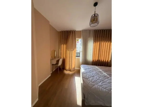 Tirane, jepet me qera 2+1 , 104 m² 598 € (Yzberisht)