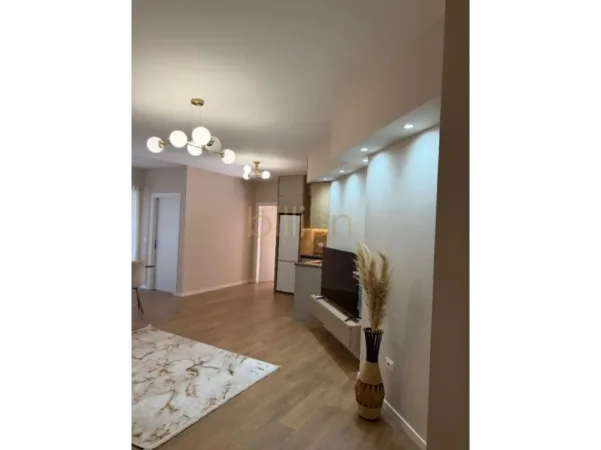 Tirane, jepet me qera 2+1 , 104 m² 598 € (Yzberisht)