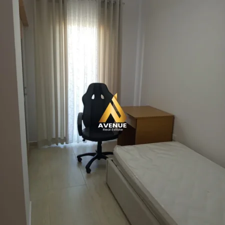 Tirane, jepet me qera apartament 2+1 Kati 3, 75 m² 700 € (Laprak)