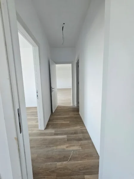 Tirane, jepet me qera apartament 2+1+Ballkon Kati 3, 140 m² 1.200 € (Liqeni I Thate)