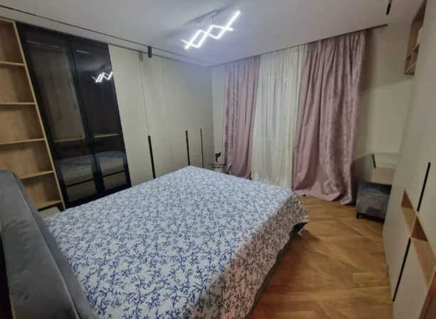 Tirane, jepet me qera apartament 1+1 Kati 1, 72 m² 700 € (KODRA E DIELLIT)