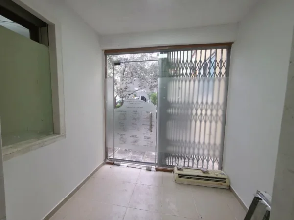 Tirane, jepet me qera ambjent biznesi Kati 0, 90 m² 800 € (KOPSHTI BOTANIK)