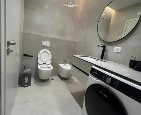 Tirane, jepet me qera apartament 1+1 Kati 5, 57 m² 700 € (Rruga Xhanfize Keko)